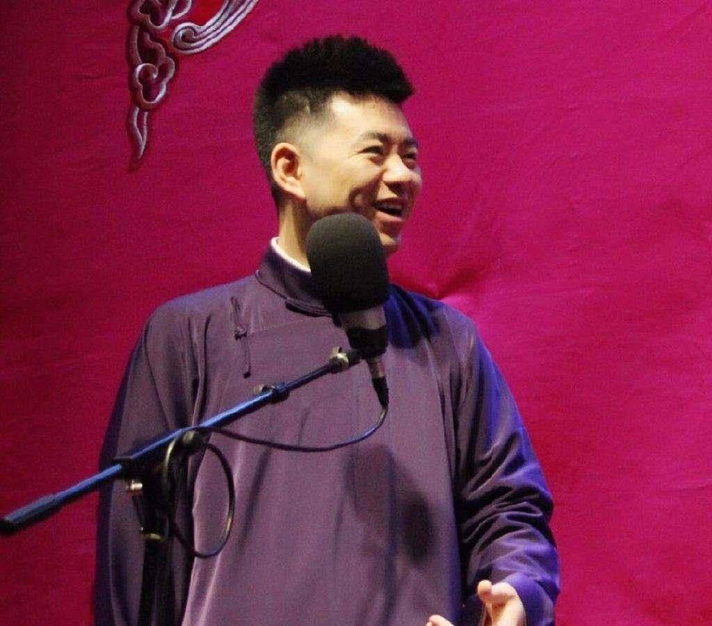 他年纪大,而且为人更是忠厚仁义,敢作敢当,当初张云雷因为意外坠楼,冯