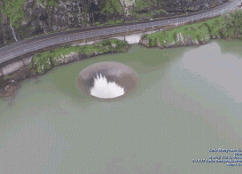 原创世界上最壮观的泄洪道每秒泄洪量达1500吨被称为光荣洞