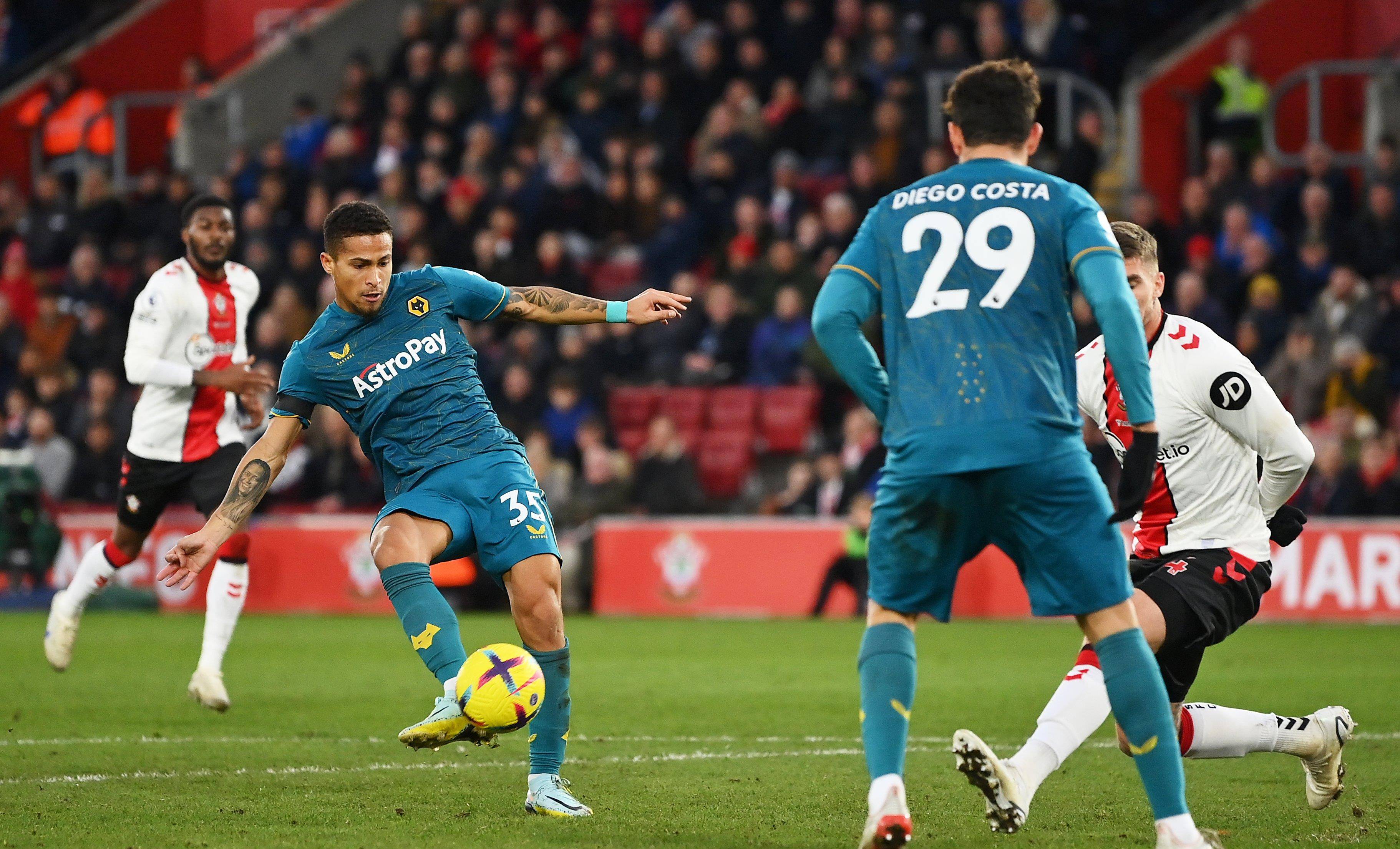 原创再见红魔曼联9000万攻击手主动离队自荐巴萨抢断王来投