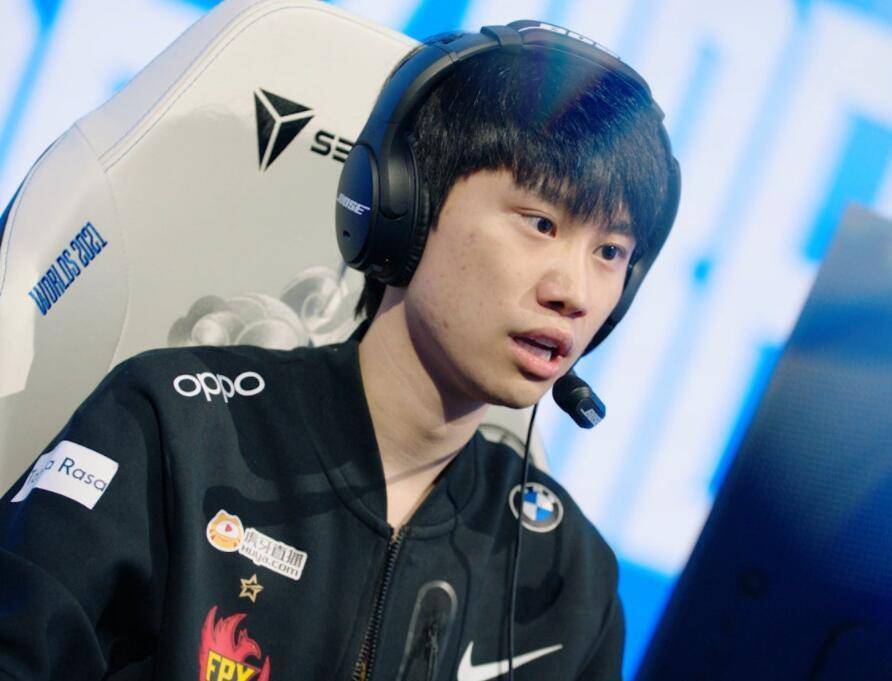 姿态完美复刻doinb直播套路,大姿庄园大获成功,月收