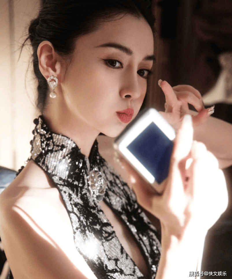 杨颖低调复出大受欢迎晒美照气质优雅迷人离婚后变得更美了