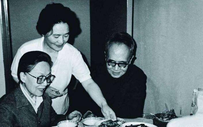 钱钟书儒雅却能不顾形象与人撕打男人的魅力在于为妻女而战