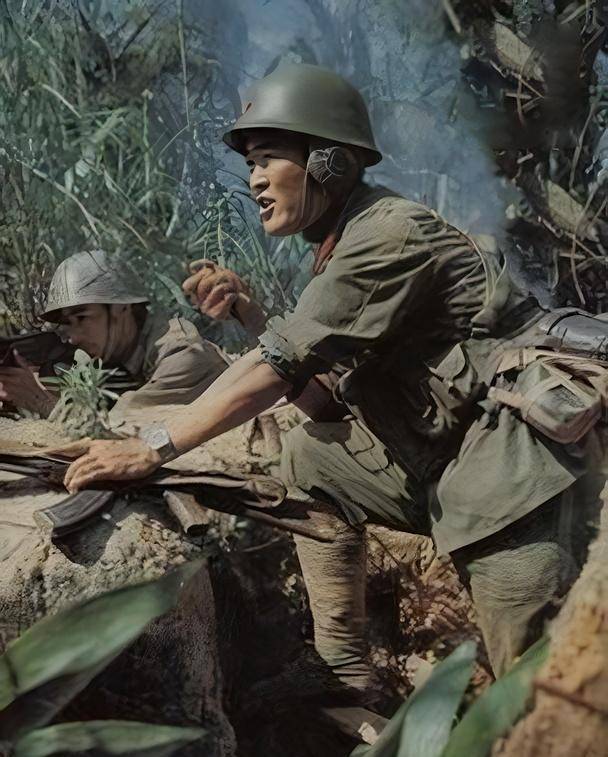 老兵亲历:不给当俘虏的机会,越军被伏击得不敢出来,伤兵死洞里_越南