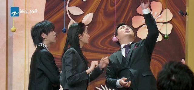 原创原创王牌5华晨宇第一次露出亲昵举动看清对方的身份粉丝酸了