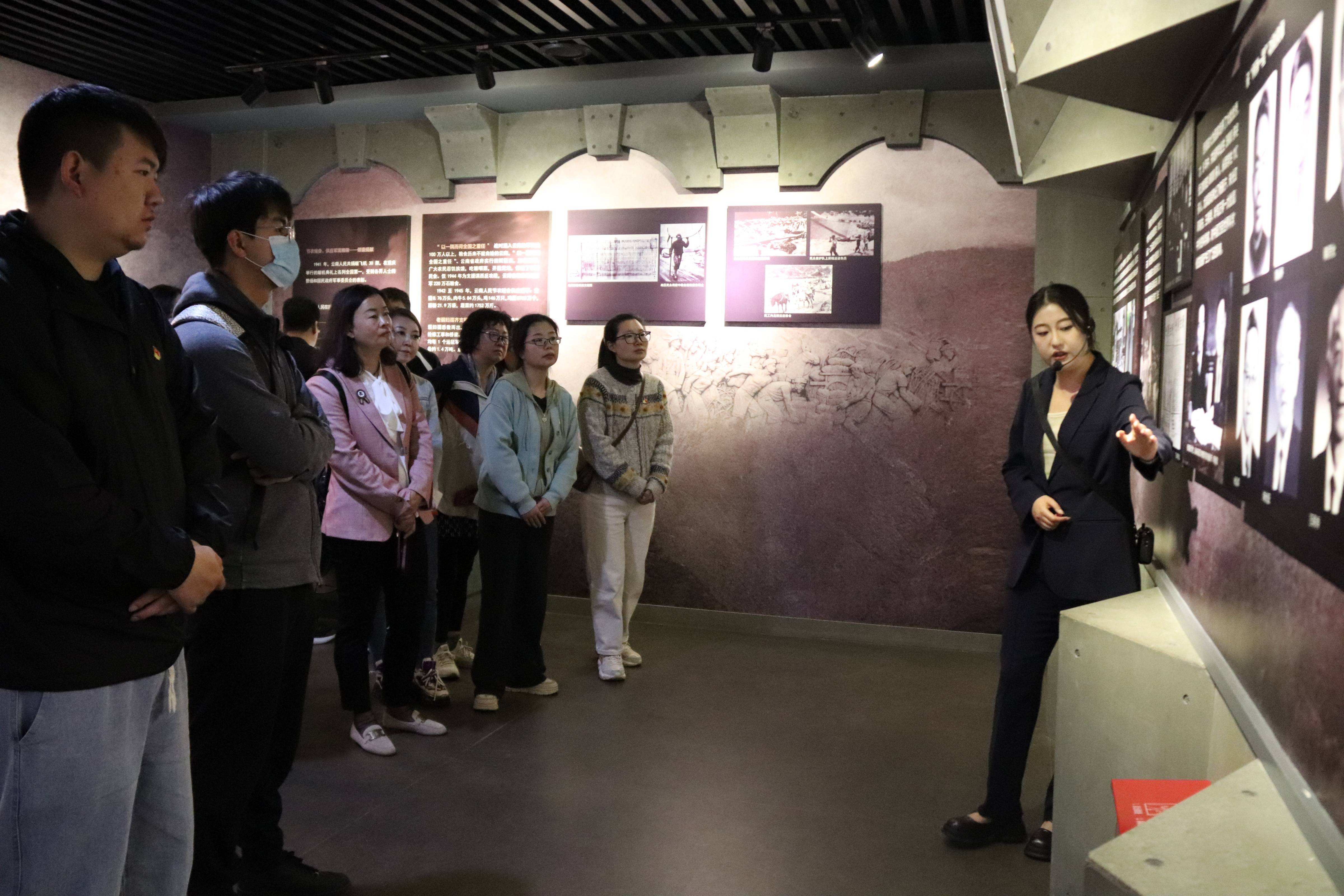 官渡海祥社区党员干部携手祭英烈传承红色基因