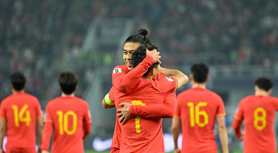 原创41中国男足大胜新加坡武磊两射一传费南多点射李源一吃红