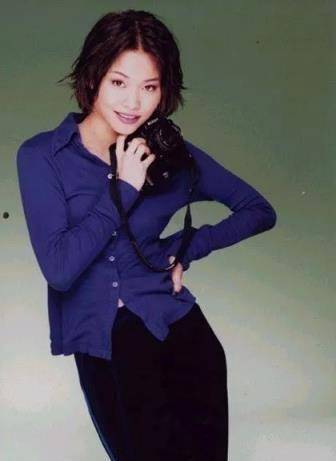 阳光总在风雨后》的原唱沦落街头卖唱,她是怎么了_许美静_陈佳明_声音