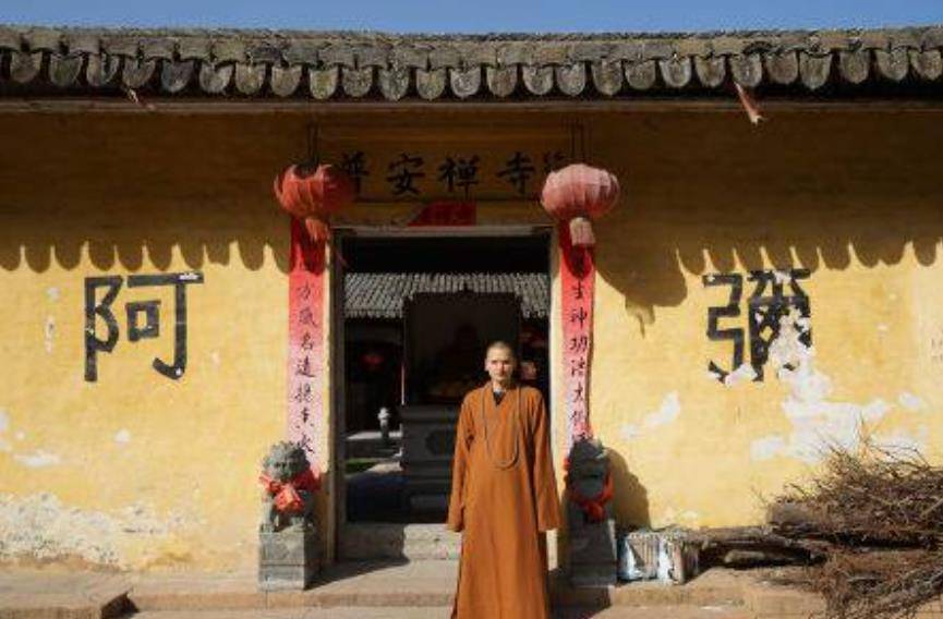 原创帅和尚释明心考上公务员却毅然出家为僧爆红网络后仍坚守本心