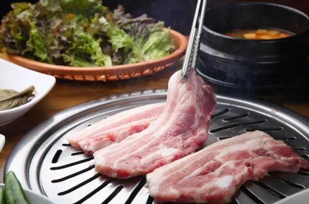 建议高血糖老人停止食用"3种肉类",对胰岛不利,尽量少吃_脂肪_患者_含