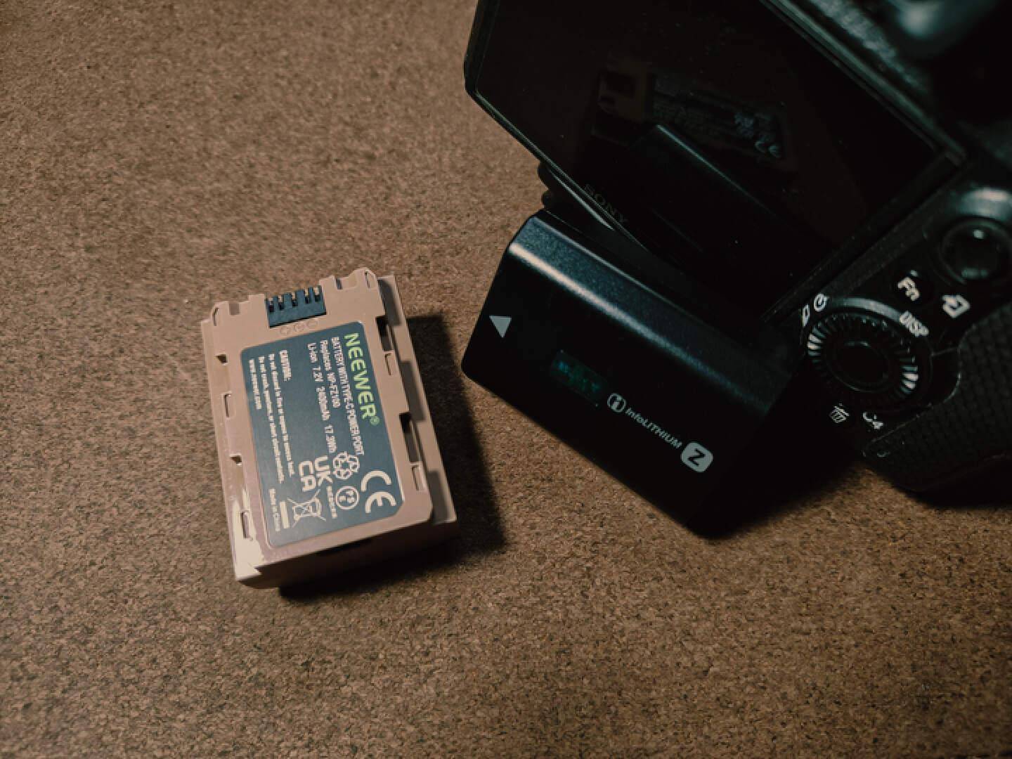 原创服役5年的索尼a7m3已半身不遂纽尔npfz100电池给它续了命