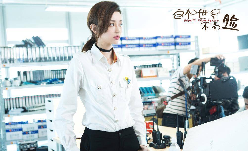 而姐姐的扮演者是由盖玥希饰演的,大家应该是不陌生