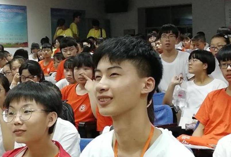 原创庞众望考744分清华校长亲自上门接刚进门就傻眼太穷了