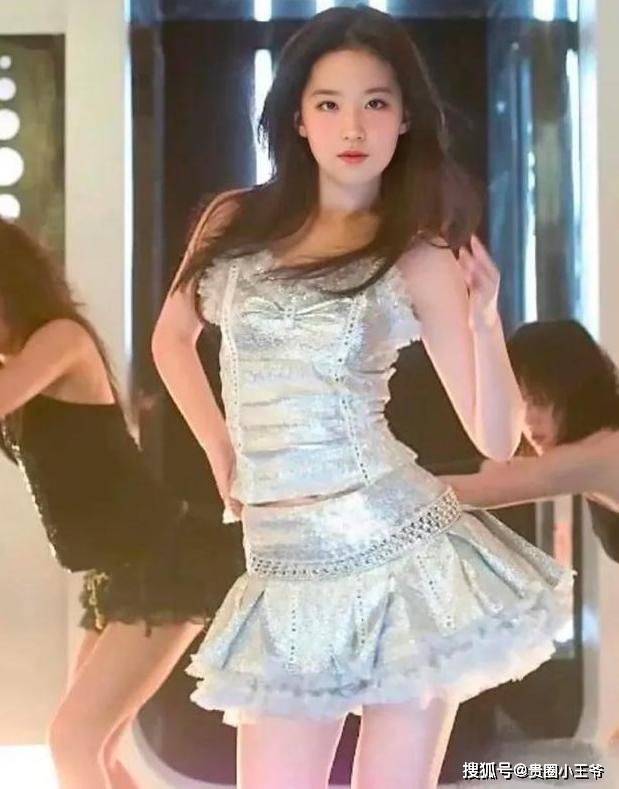 原创刘亦菲19岁热舞照曝光穿短裙尽显大长腿真是360度无死角