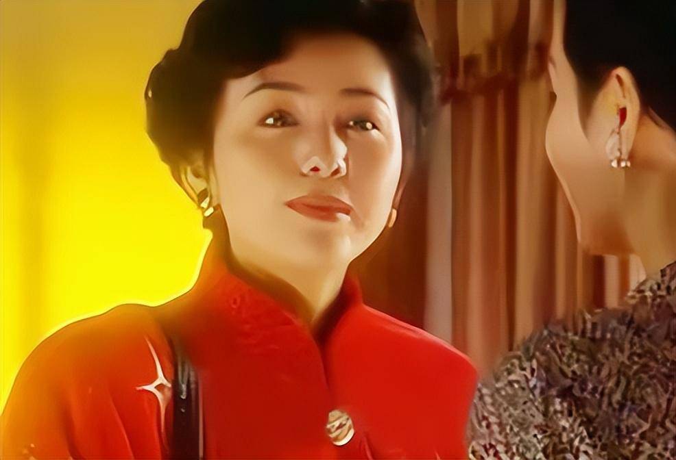 23岁时,王琳接到了人生第一个角色,在《情满珠江》里饰演一位女强人.