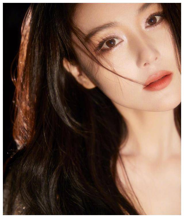 原创张馨予美丽的定义不仅限于外貌更彰显内在修养的重要性