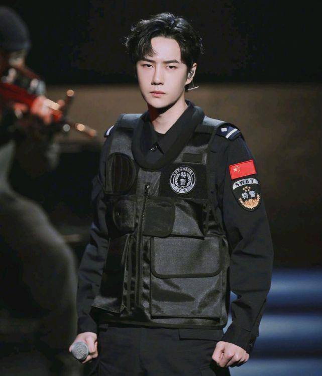 王一博因为代言耐克,所以在问题发生之后,王一博也是备受关注,可以说