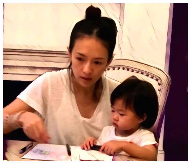 章子怡美艳亮相派对意外特点是儿子浓密秀发想必不像汪峰