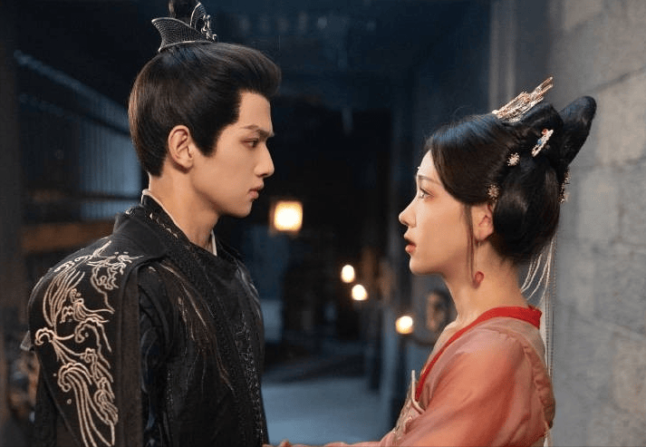 当陆淮化身皇子归来,对于害他坠崖的女主更是爱恨交织.