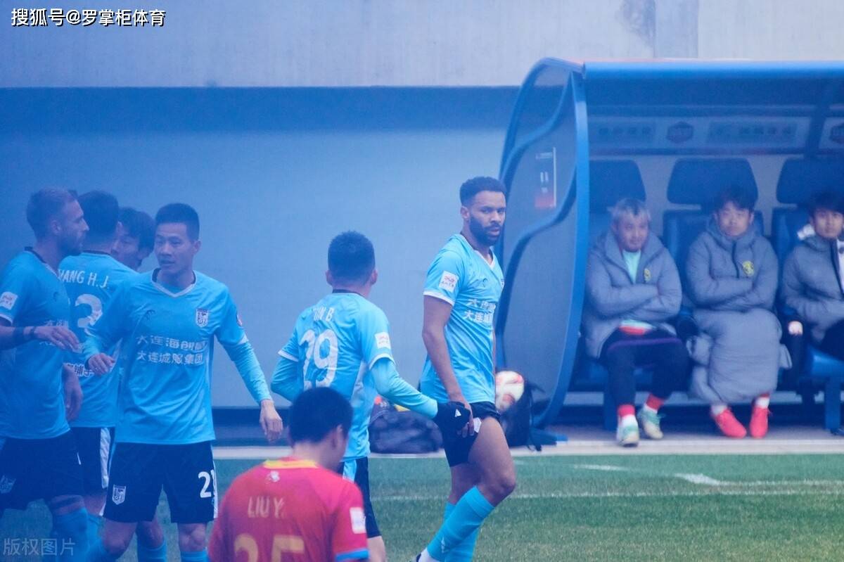原创大连足球即将强势崛起全新大连队刚亮相就三连胜已成冲超热门