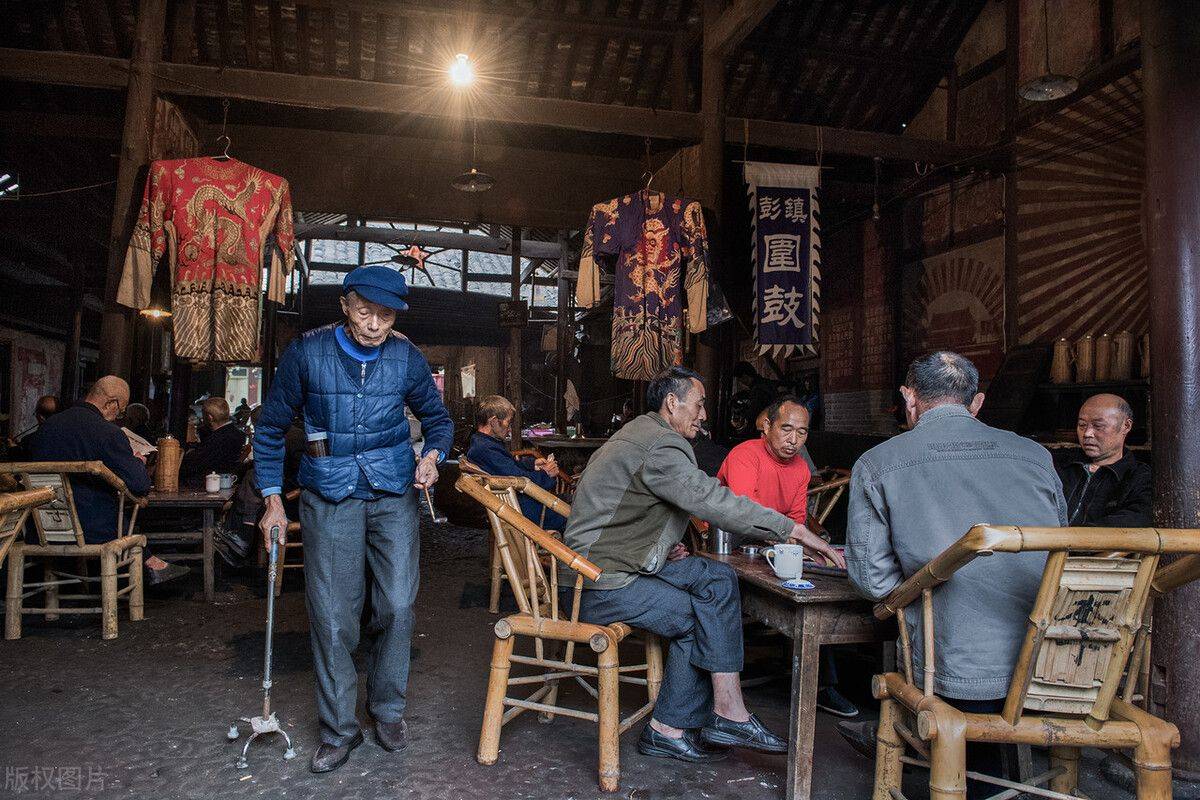 品味成都彭镇百年老茶馆的岁月一杯清茶一段历史一生回味