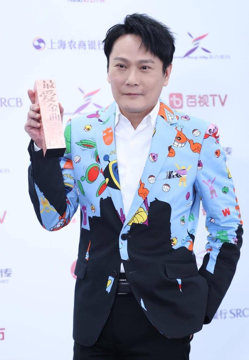 情歌王子张信哲如今也成了中年大叔