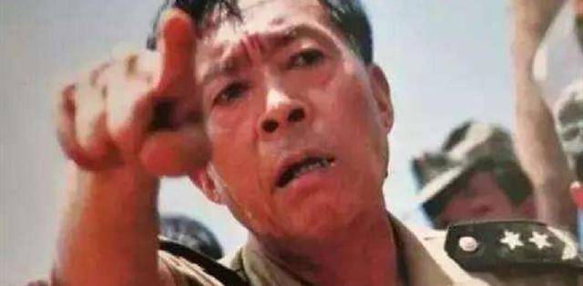 原创1998年董万瑞在抗洪中创造千年一堵如今过得怎样