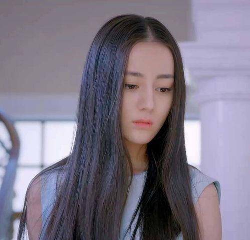 迪丽热巴出道前旧照曝光少女时青涩甜美如今化身性感妩媚女神