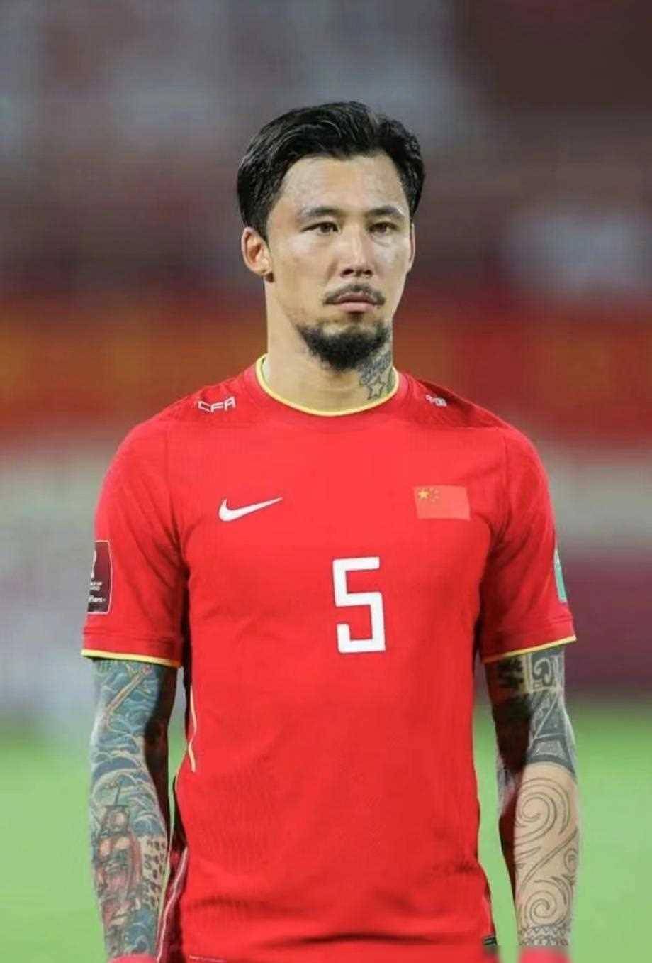 亚洲顶级后卫张琳芃为何突然退出?他的状态下滑让人担忧,主场出