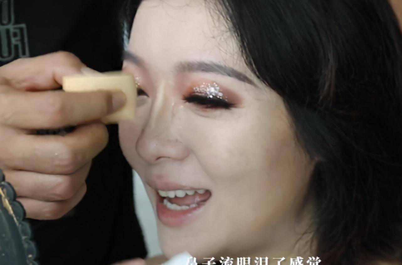 齐溪《魔镜》幕后花絮,谈到"假鼻子"自己笑了,而网友却心酸了_赵薇