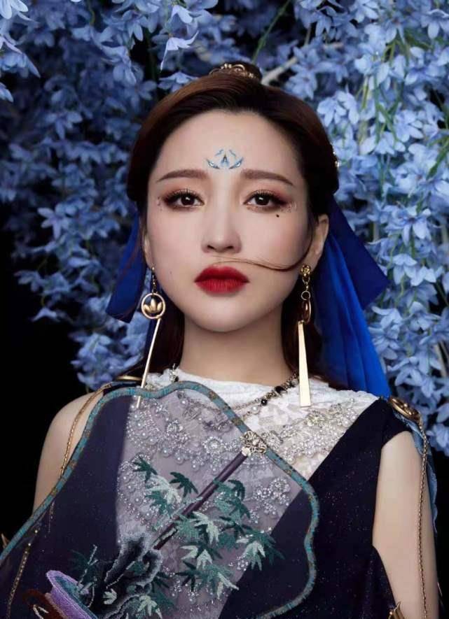 金沙发文道歉:对不起,耽误鲸鲨赚钱了,却被网友评论:别蹭热搜了_金莎