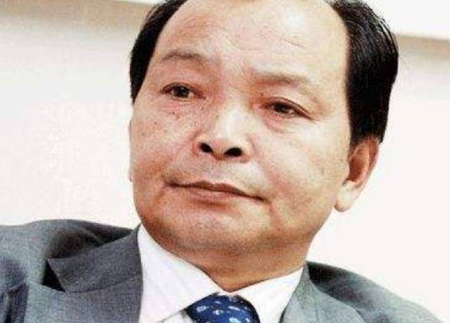 "稀土大王"白手起家,却嗜赌成性欠下1亿,儿子一顿饭吃90万_蒋泉龙