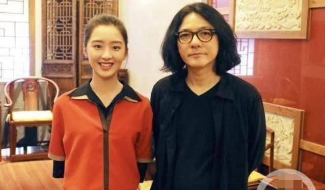 可25岁的她却又像个13岁姑娘_邓恩_年纪_陈飞宇