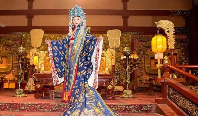 是宋真宗赵恒的皇后,宋仁宗赵祯的嫡母,是位能与吕雉,武则天并称的