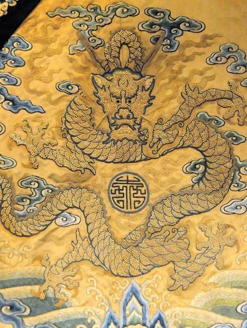 康熙帝"龙椅动"的传说,一公主墓地因此三迁,朝廷最担心一件事_乌尔衮