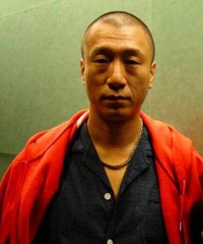 孙红雷算一个,刘华强这个"黑帮老大"臭名昭著,可他就是转型成功,再也