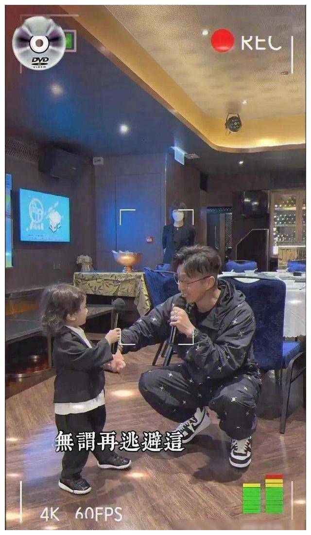 陈山聪儿子3岁勇夺校运动会金牌小脸通红萌态令人心动