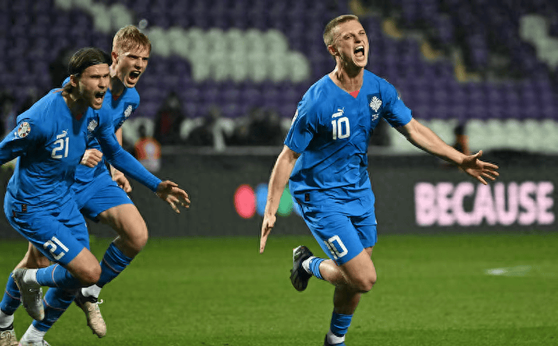 冰岛足坛"太子爷"古德蒙德森_欧洲杯_的足球_效力