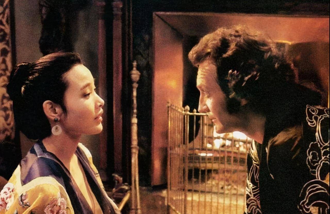 末代皇帝意外拍摄事故小皇帝一急将陈冲内外衣扯了下来