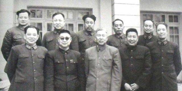 徐斌洲于1996年12月27日在北京病逝,终年84岁;夫人韩豁于2001年7月24