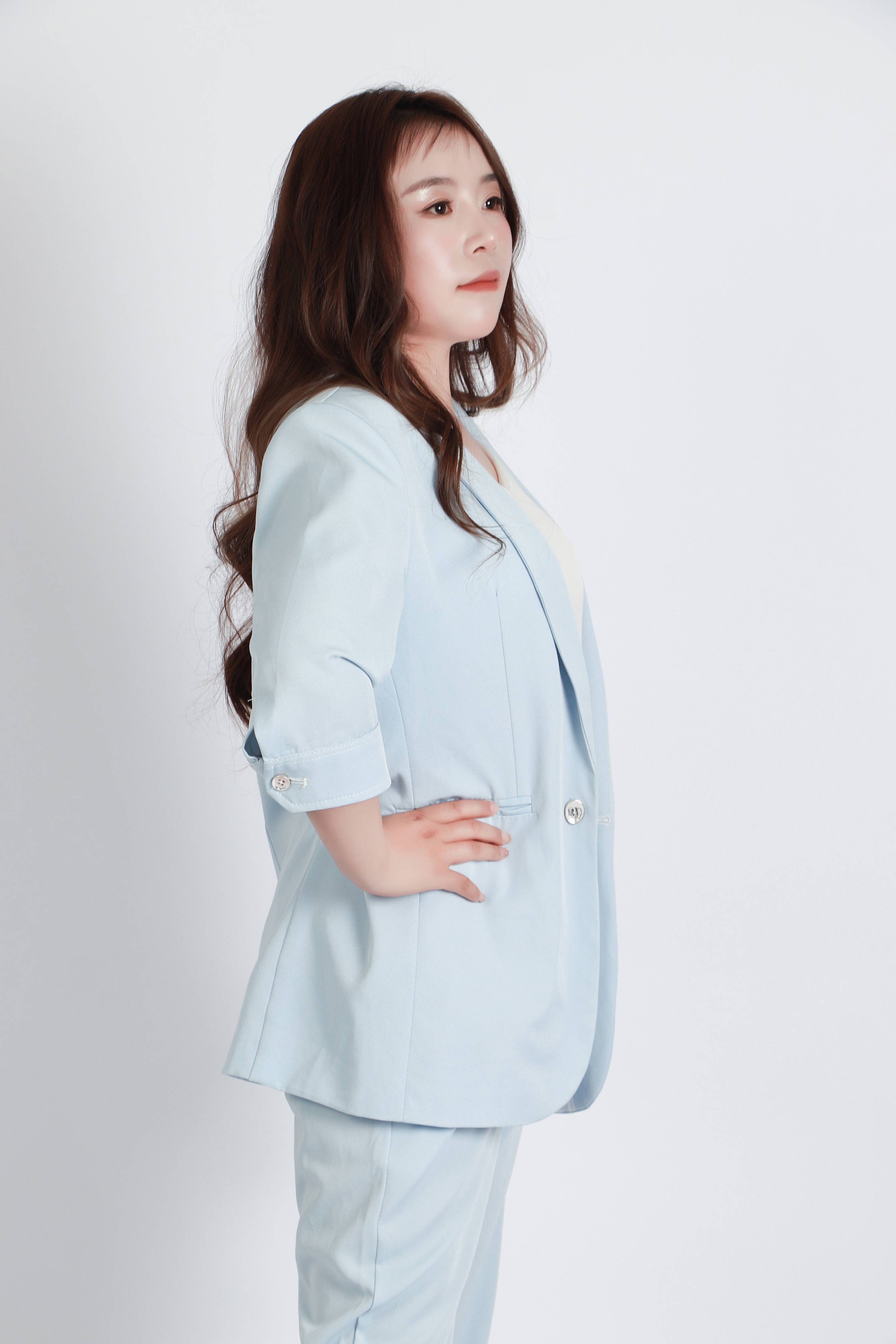 模特陈琴用美丽点亮时尚梦想