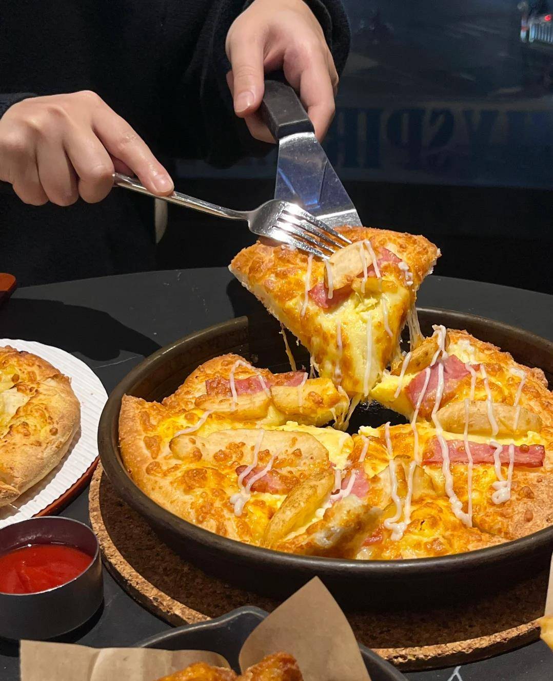 原创弯道超车的必胜客成了平民西餐性价比的时代不得不改变啊