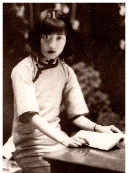 原创溥仪的福贵人与婉容分别时的回忆瘦骨嶙嶙的皇后抓着我失声痛哭