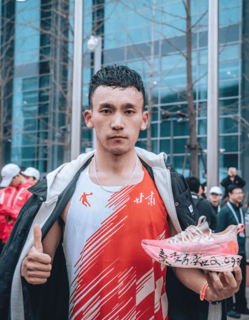 跑进中国马拉松历史前10,中乔体育签约运动员桑吉东知正式加入“210俱乐部”_领域_全力支持_成绩
