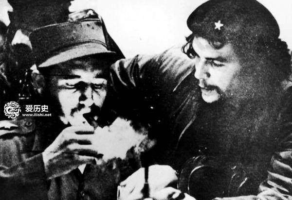 原创卡斯特罗与他永远的追随者及战友格瓦拉同框合影
