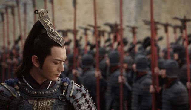 跟随王玄策的30骑兵与敌人交战,失败被擒获,敌人趁机劫掠诸国贡献的