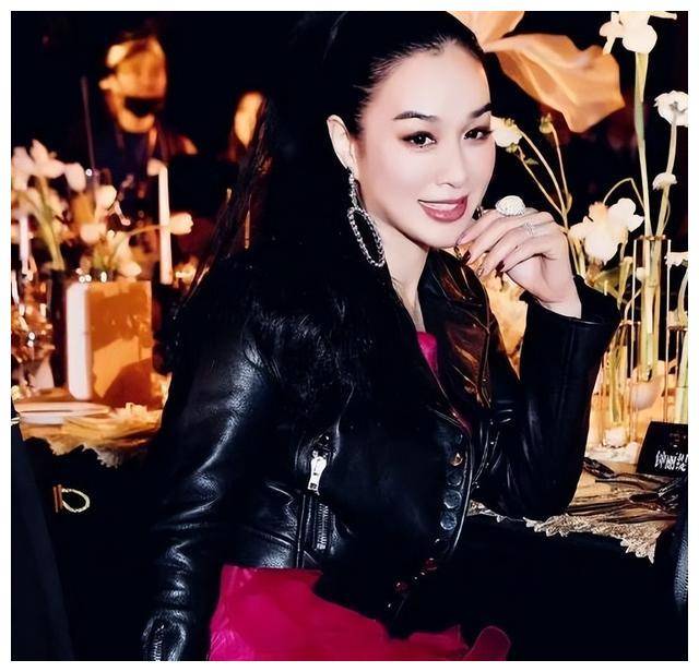 原创钟丽缇生下第四胎51岁的她和12岁老公幸福满满哪来的勇气