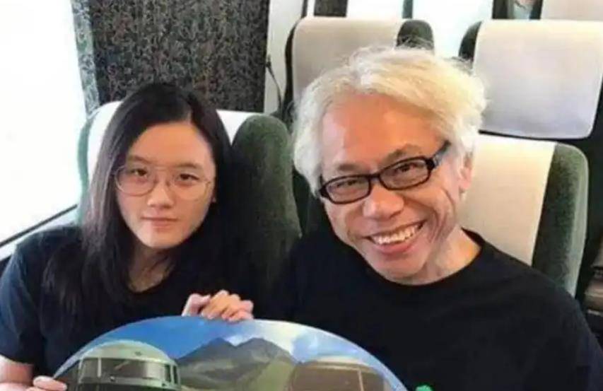 原创58岁的李坤城和小40岁少女相爱9年后他拿什么去养老婆孩子