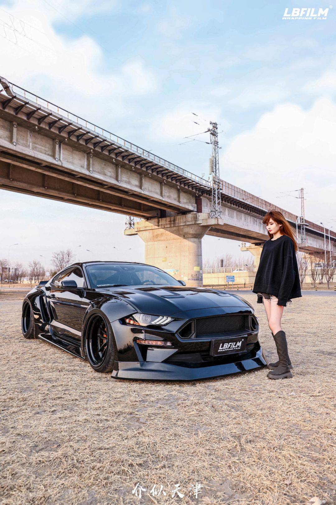 福特野马lb改色膜tpu亮黑,经典永不过时