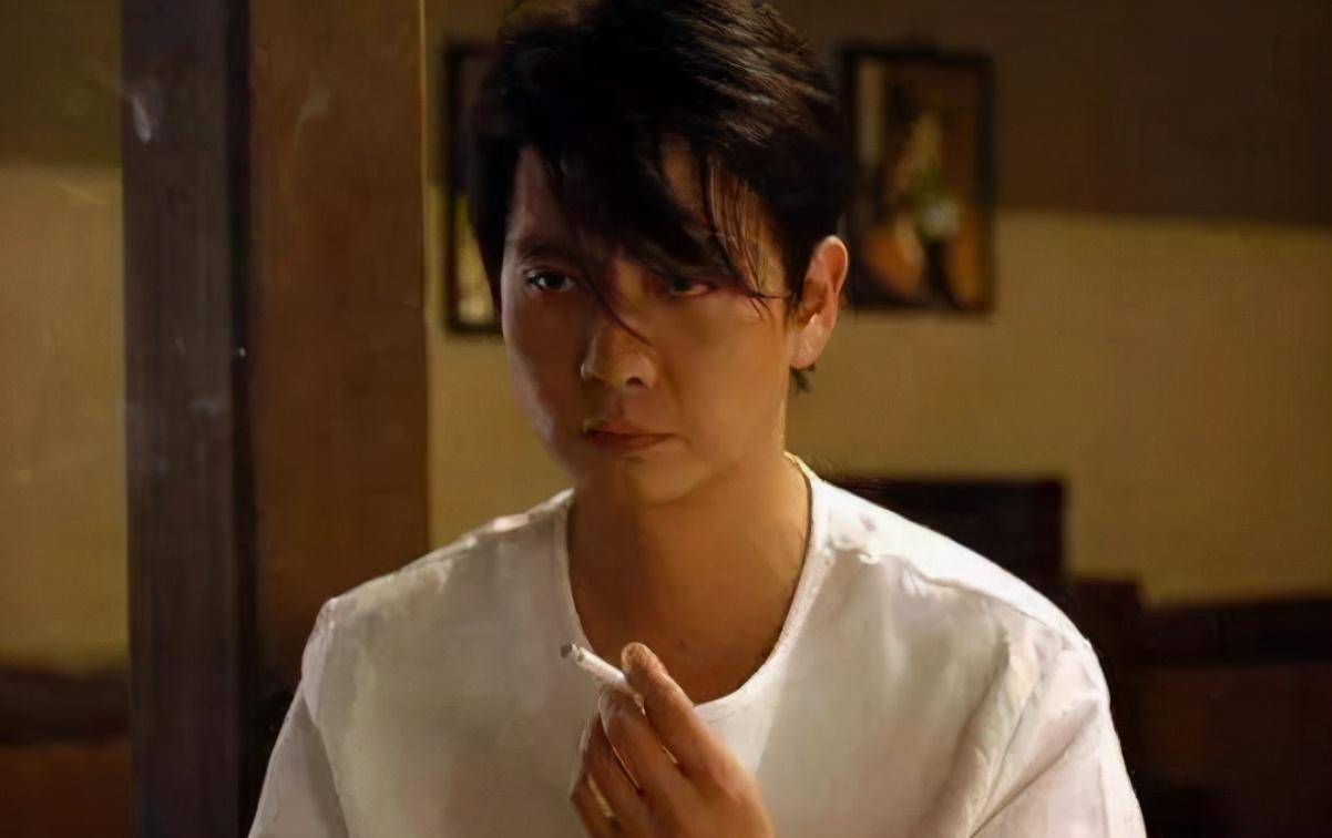 曾是男护士,入圈后成金马奖影帝,为救人险毁容,如今只能做配角_谢君豪