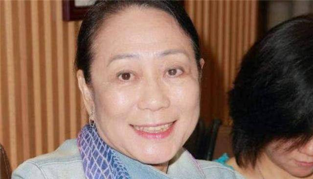 她至今70岁仍未嫁,独自照顾90多岁老父亲,曾饰演过梅超风_黄文慧_角色